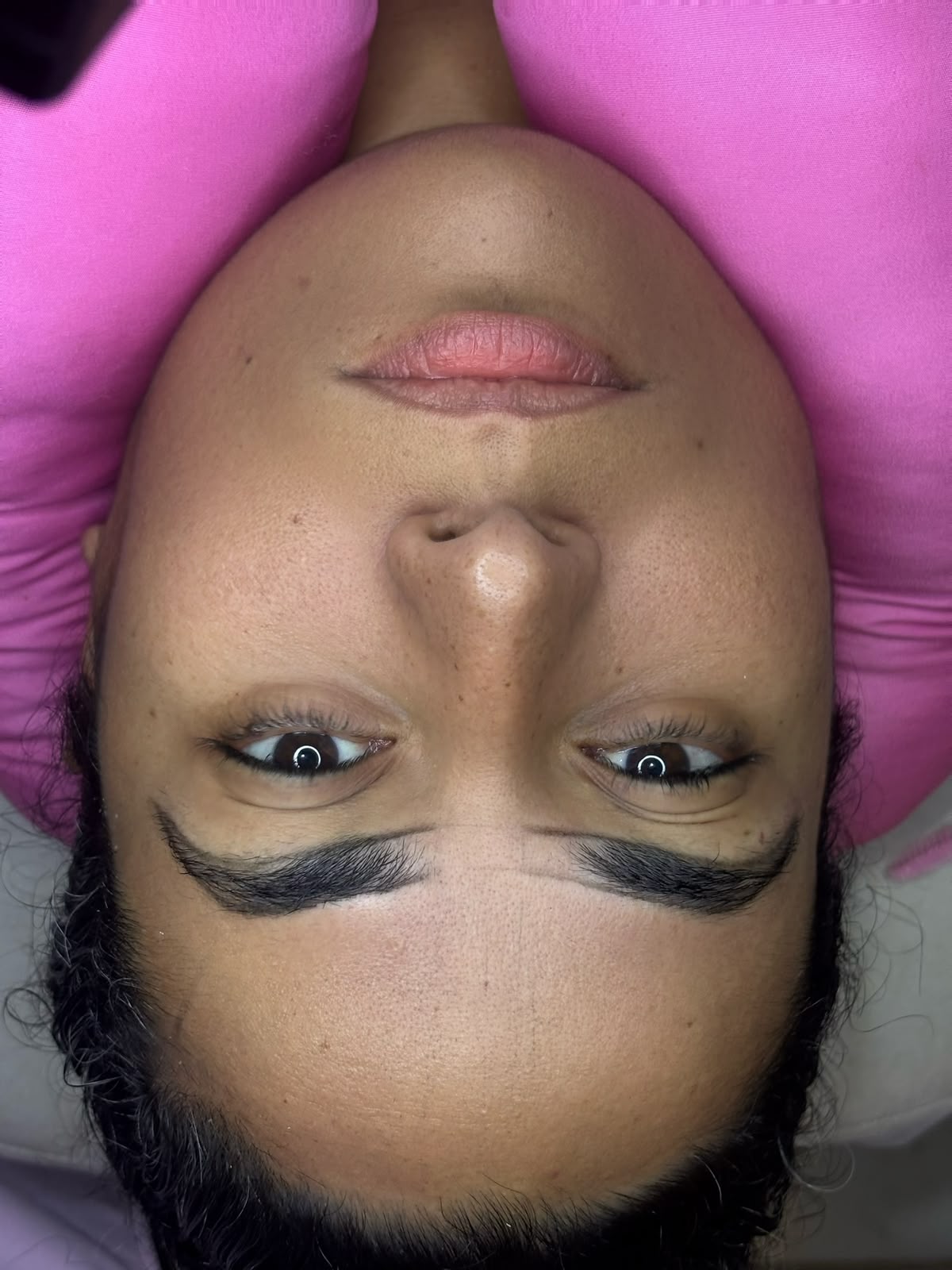 Design de sobrancelhas com henna